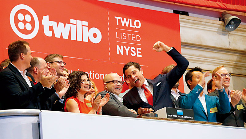 2016年，Twilio公司敲鐘慶祝在紐約證交所上市。但，這次在長期證券交易所，卻捨棄這項傳統，改用上市印章代替